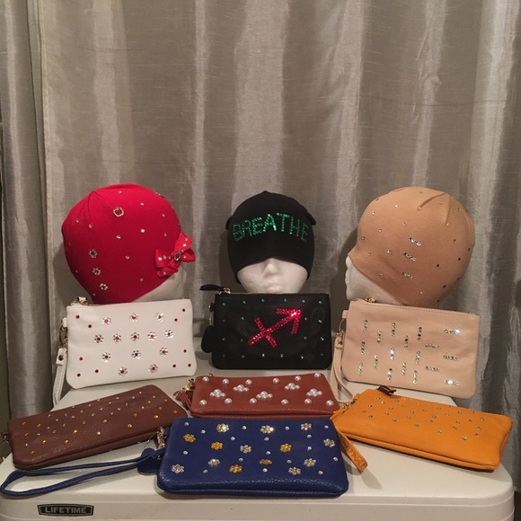 Clutches and beanie hats - Picture 1 of 1